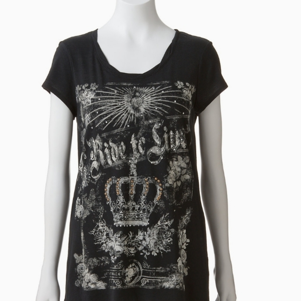 NWOT Rock & Republic Button Back Graphic Tee